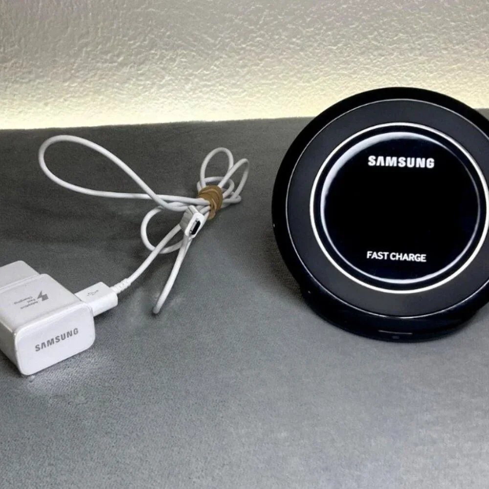 Samsung Wireless Fast Charge Stand w/USB Cable